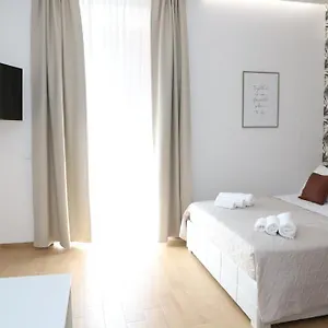 https://superior-holiday-house.taorminaitalyhotels.com
